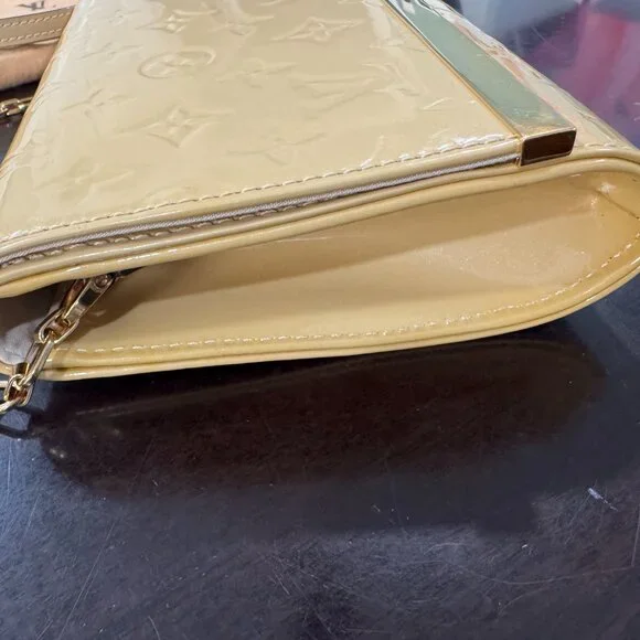 Louis Vuitton Vernis Anna Chain Clutch / Crossbody Bag (removable strap)– Beige - Picture 3 of 13